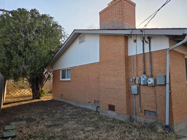 $130,000 | 917 South Harvard Street, Perryton, TX 79070