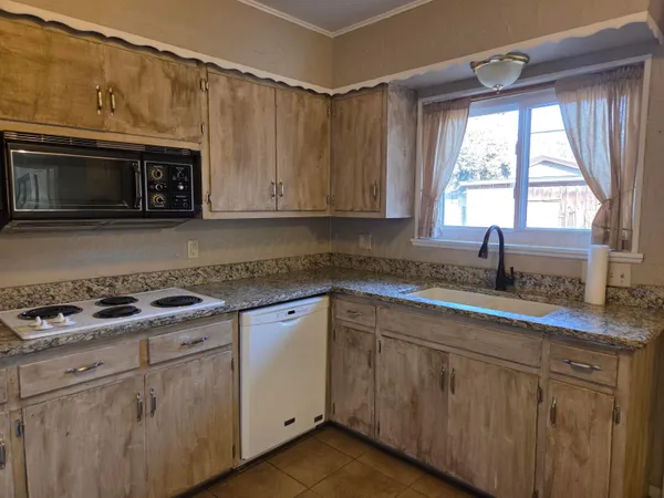 $130,000 | 917 South Harvard Street, Perryton, TX 79070