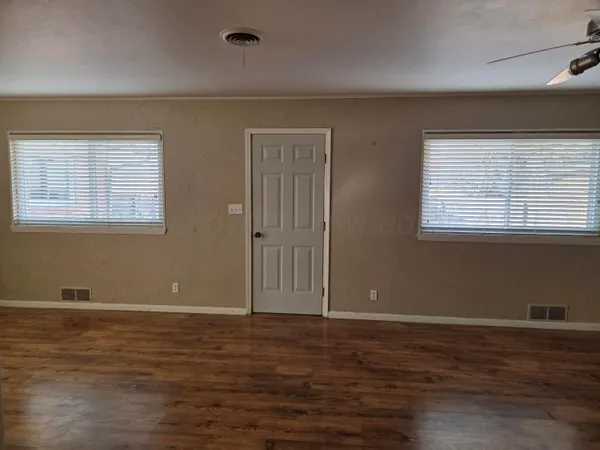 $130,000 | 917 South Harvard Street, Perryton, TX 79070