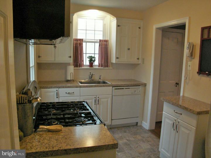19 Woodbine Road Havertown, PA 19083 - Photo 11 of 25 Kitchen