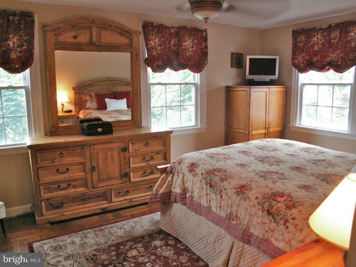 19 Woodbine Road Havertown, PA 19083 - Photo 18 of 25 Bedroom - Main