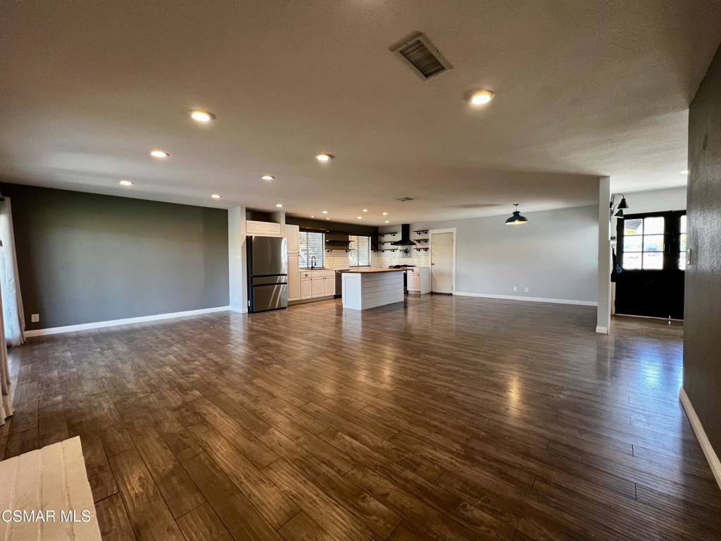 604 Hudspeth Street Simi Valley, CA 93065 - Photo 8 of 31