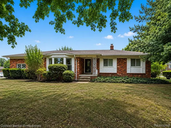$350,000 | 53238 Saturn Drive, Utica, MI 48316