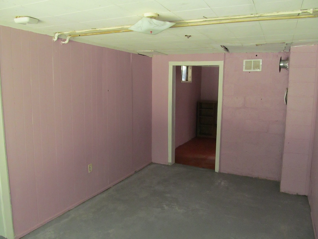 72 Clemons Road Roanoke, VA 24019 - Photo 8 of 15 a view of a small space
