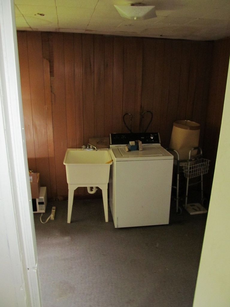 72 Clemons Road Roanoke, VA 24019 - Photo 9 of 15 a utility room with dryer and washer