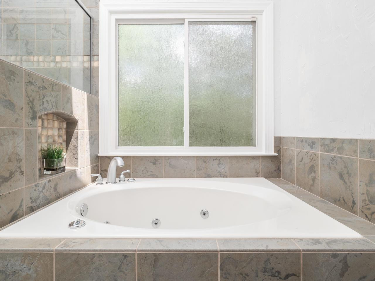 12100 Warwickshire Way Raleigh, NC 27613 - Photo 16 of 29 Soaker tub