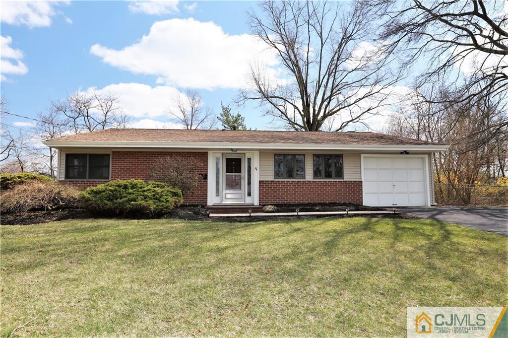 24 Berwick Road Kendall Park, NJ 08824 - Photo 1 of 25 Gallery Image 1