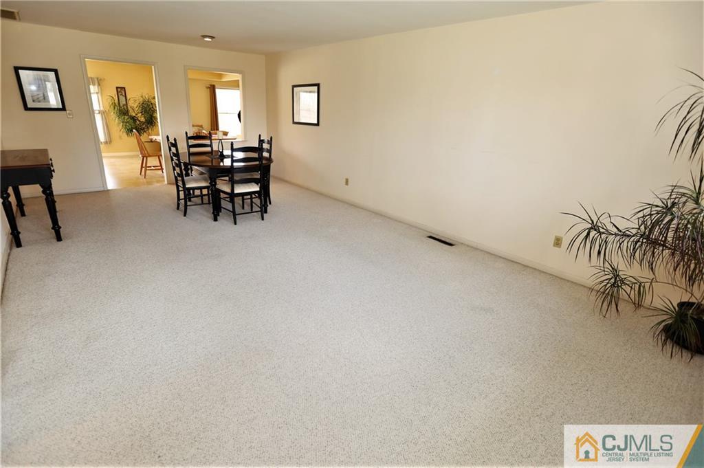 24 Berwick Road Kendall Park, NJ 08824 - Photo 4 of 25 Gallery Image 4