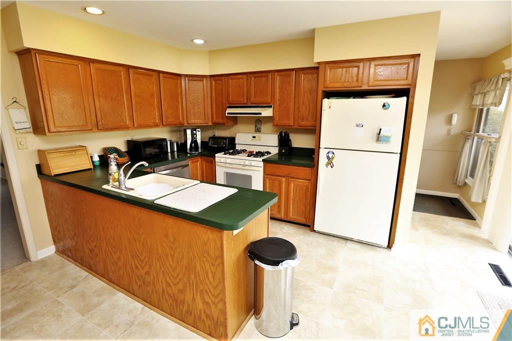 24 Berwick Road Kendall Park, NJ 08824 - Photo 7 of 25 Gallery Image 7