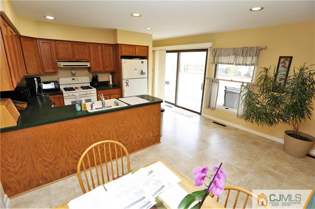 24 Berwick Road Kendall Park, NJ 08824 - Photo 8 of 25 Gallery Image 8