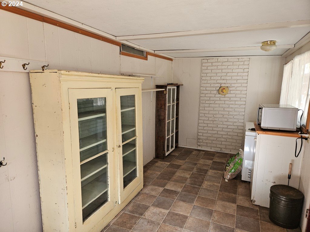 62378 Hurricane Creek Road Joseph, OR 97846 - Photo 32 of 48 Mud Room