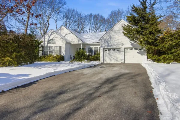 $1,595,000 | 5 Wood Hollow Drive, Westhampton, NY 11977
