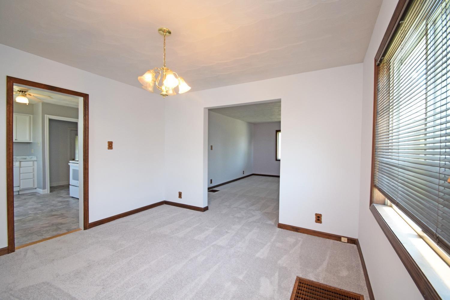 2460 East Galbraith Road Reading, OH 45237 - Photo 16 of 27