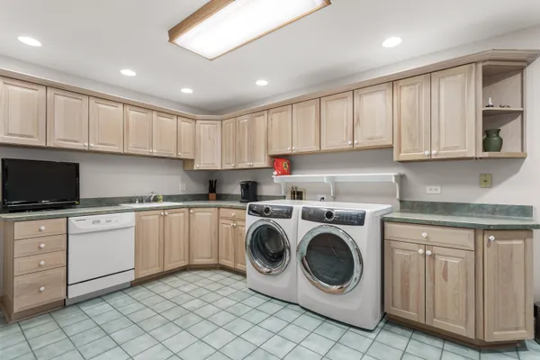 $550,000 | 203 Deer Ridge Drive, West Bend, WI 53095