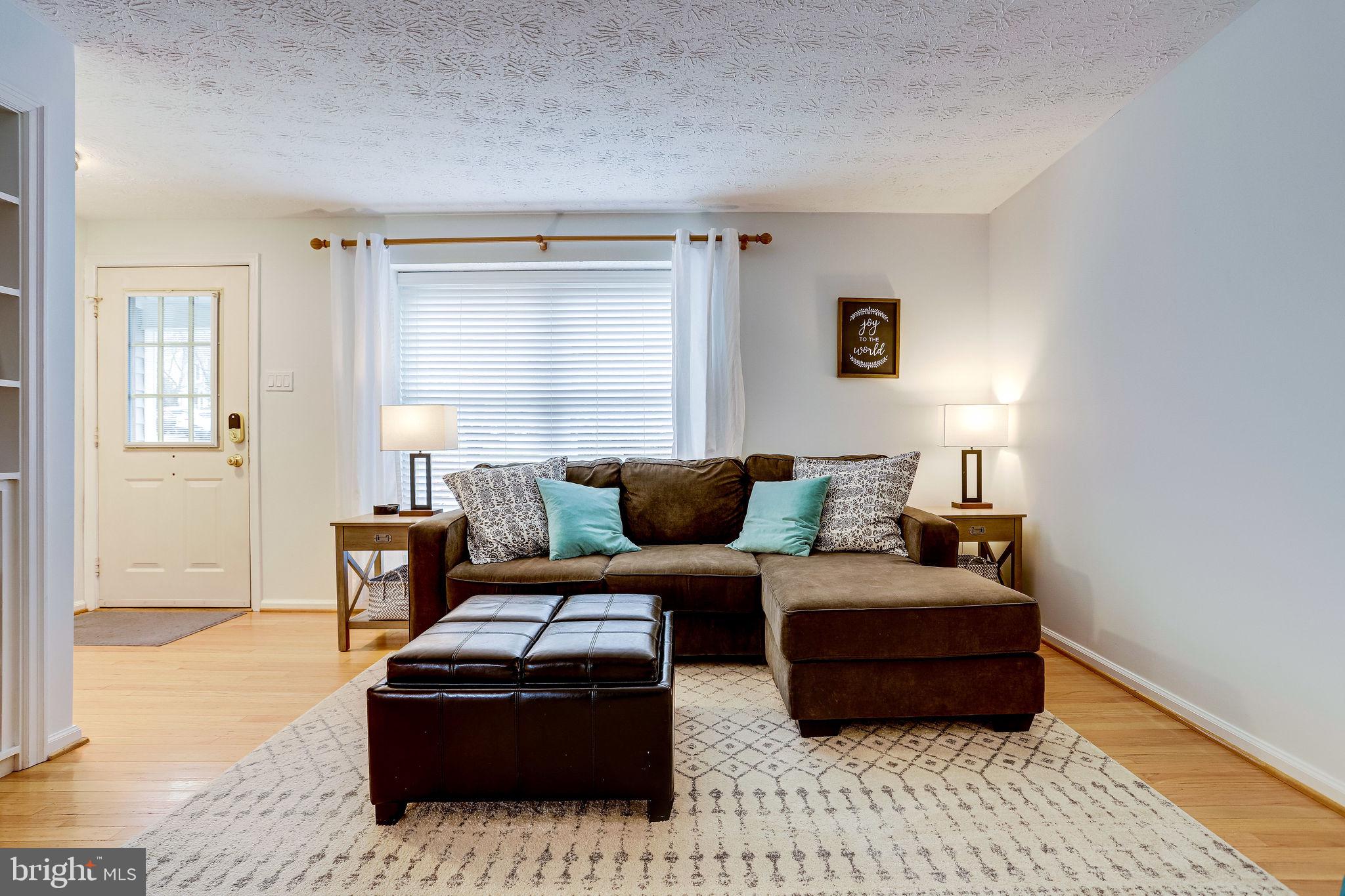 1634 Poplar Grove Drive Reston, VA 20194 - Photo 4 of 41 Gallery Image 4