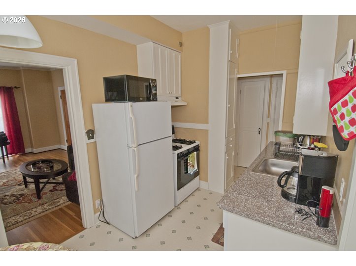 2356 Northwest Westover Road Portland, OR 97210 - Photo 8 of 20