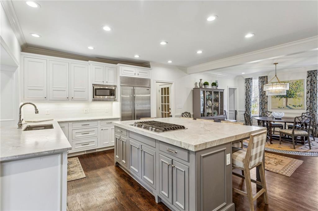 985 Club Commons Circle Northeast Brookhaven, GA 30319 - Photo 12 of 34