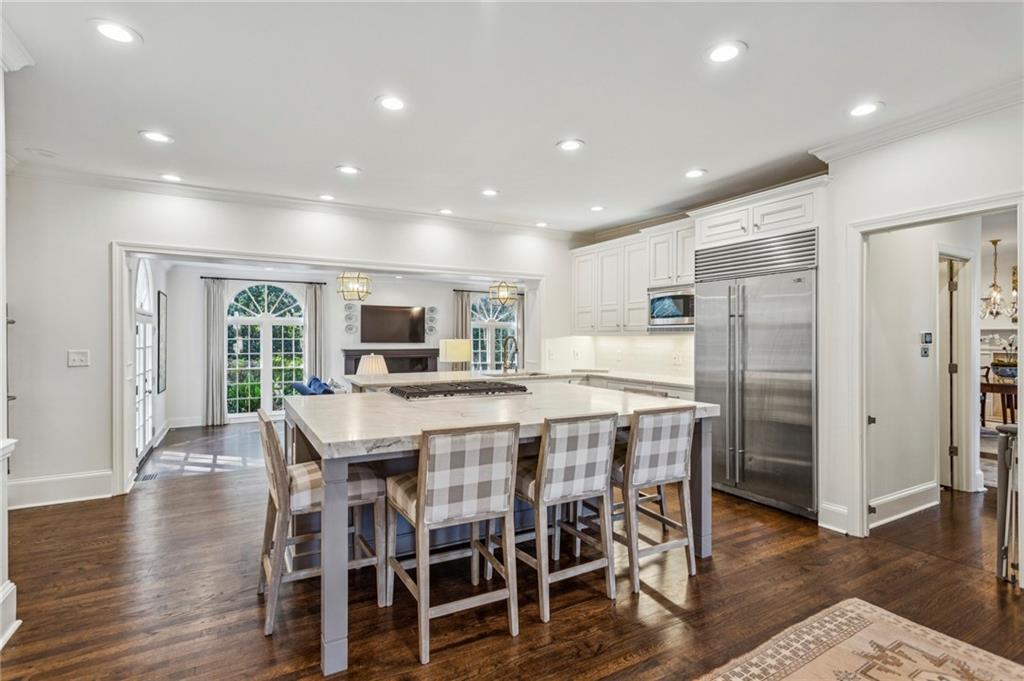 985 Club Commons Circle Northeast Brookhaven, GA 30319 - Photo 13 of 34