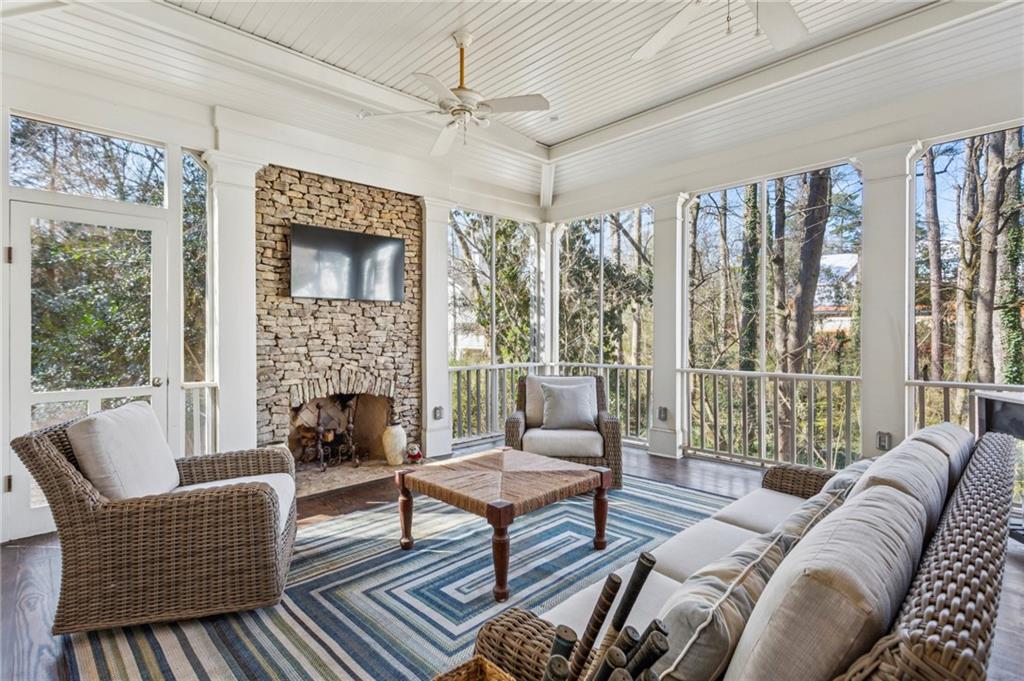 985 Club Commons Circle Northeast Brookhaven, GA 30319 - Photo 18 of 34