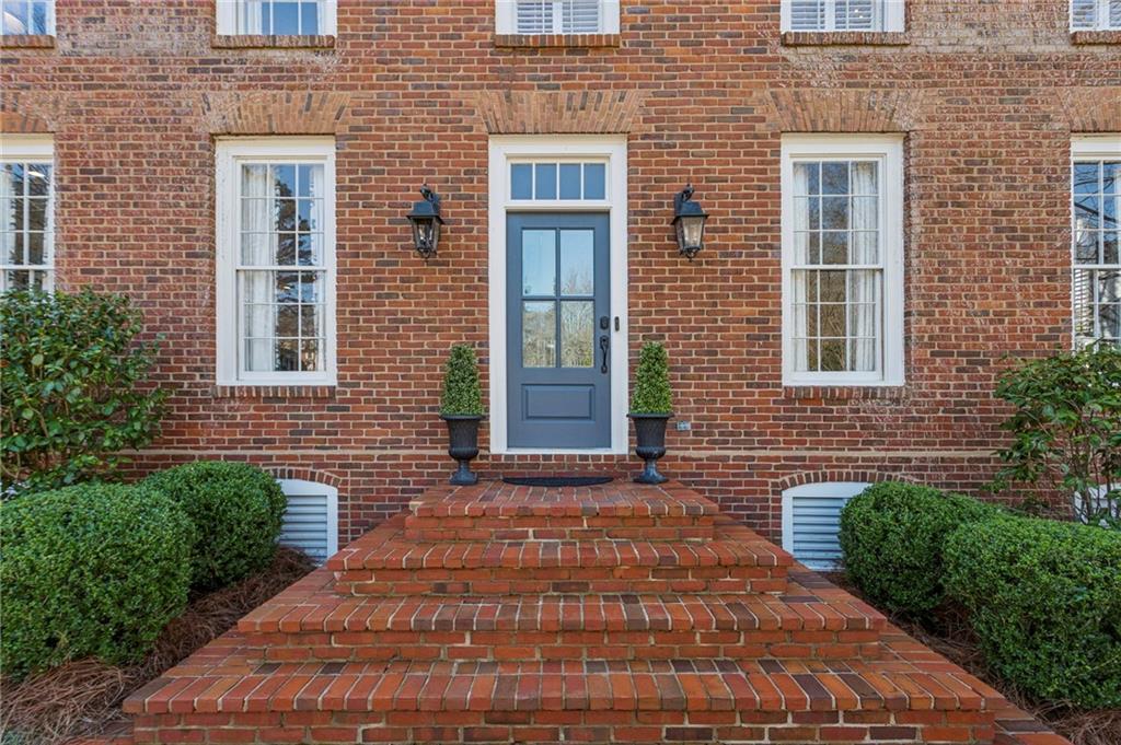 985 Club Commons Circle Northeast Brookhaven, GA 30319 - Photo 2 of 34