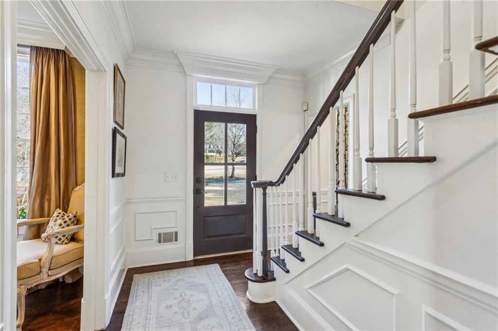 985 Club Commons Circle Northeast Brookhaven, GA 30319 - Photo 4 of 34