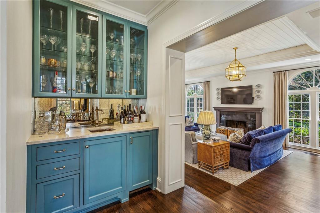 985 Club Commons Circle Northeast Brookhaven, GA 30319 - Photo 7 of 34