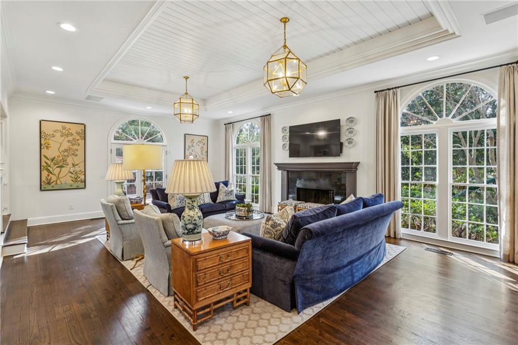 985 Club Commons Circle Northeast Brookhaven, GA 30319 - Photo 8 of 34