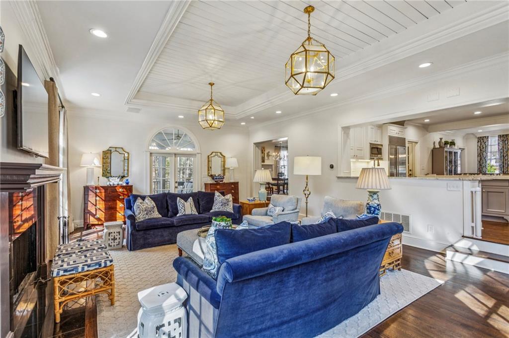 985 Club Commons Circle Northeast Brookhaven, GA 30319 - Photo 9 of 34