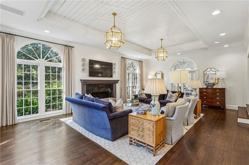 985 Club Commons Circle Northeast Brookhaven, GA 30319 - Photo 10 of 34