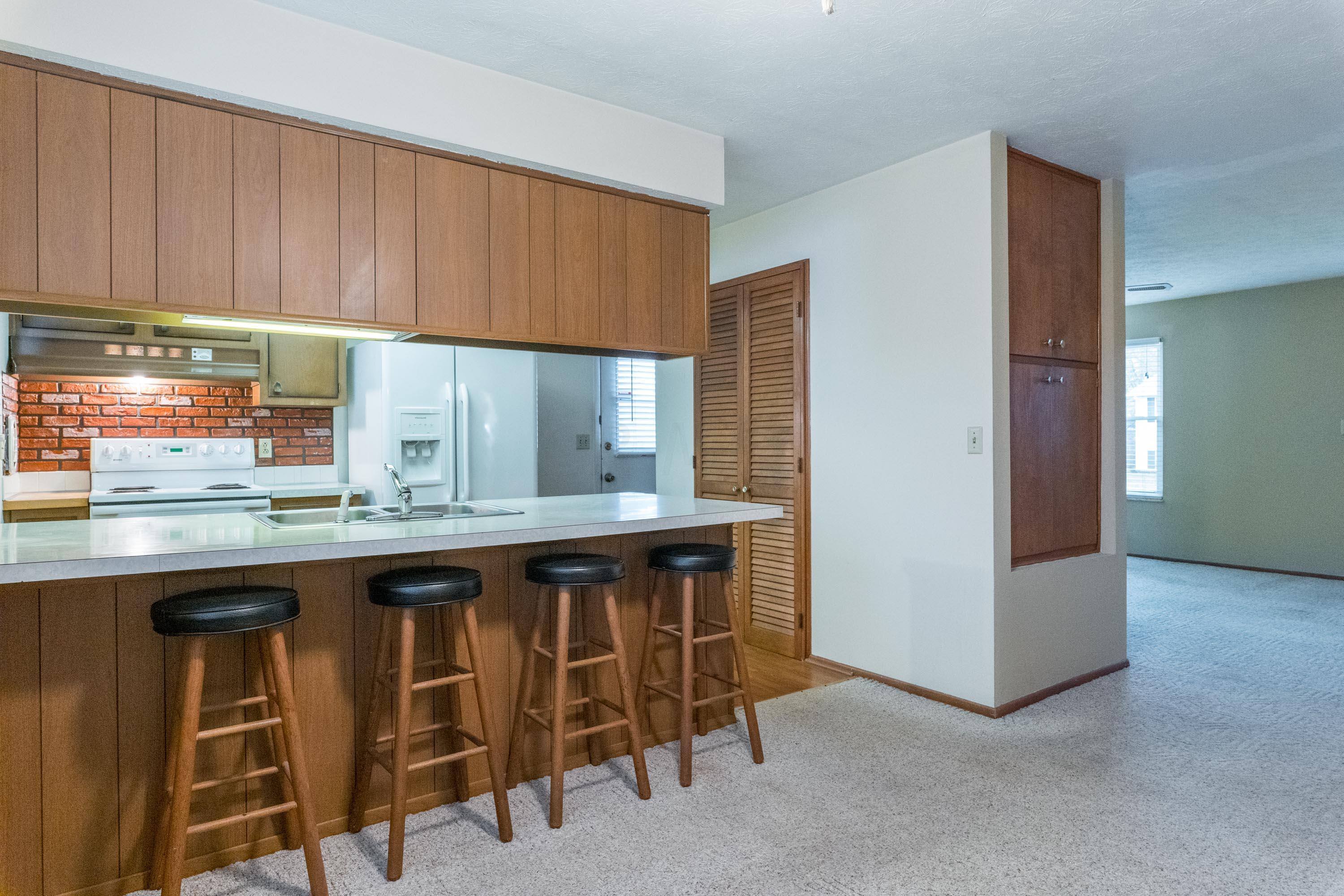 1557 Fall Brook Road Columbus, OH 43223 - Photo 6 of 42 011P1762441