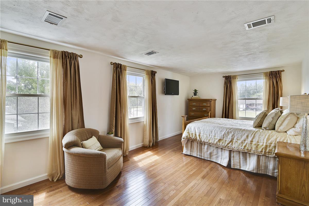 4003 Middle Ridge Drive Fairfax, VA 22033 - Photo 11 of 30 Master Retreat is just that! 20' x 11'
