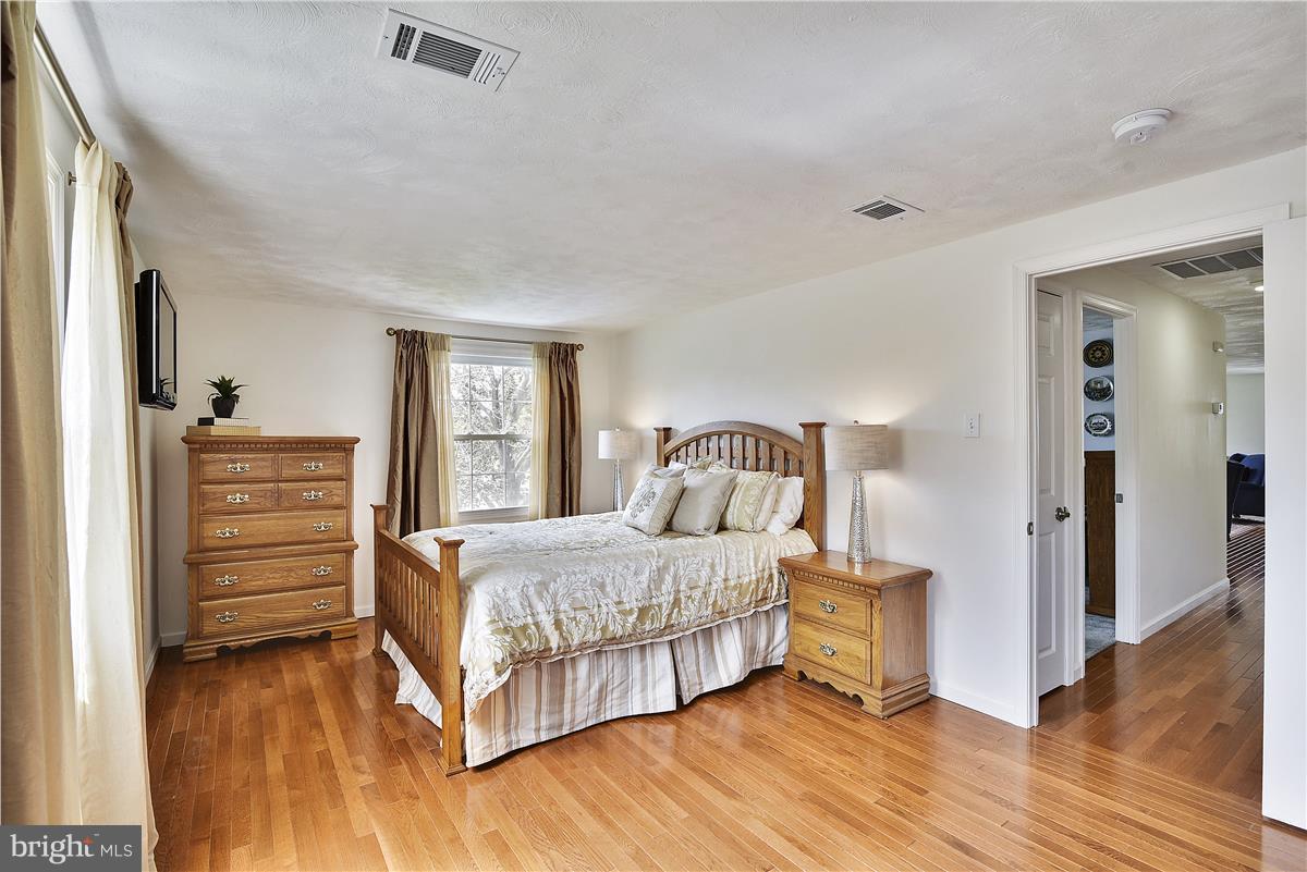 4003 Middle Ridge Drive Fairfax, VA 22033 - Photo 12 of 30 Added HArdwoods to Master Retreat!