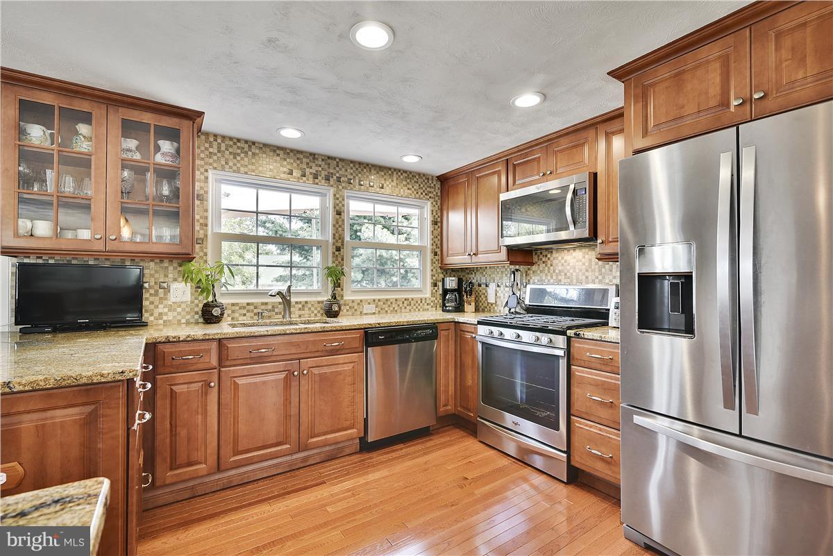 4003 Middle Ridge Drive Fairfax, VA 22033 - Photo 4 of 30 $39K Kitchen Reno-Appliances, cabinets, counters!