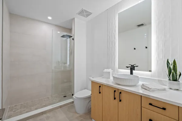 $6,500 | 403 South Sapodilla Avenue, Unit 806, West Palm Beach, FL 33401