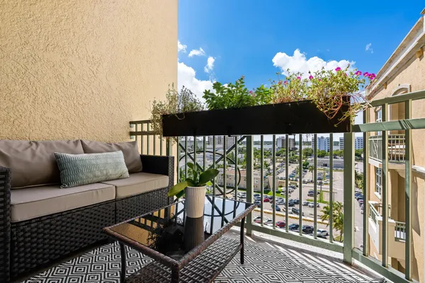 $6,500 | 403 South Sapodilla Avenue, Unit 806, West Palm Beach, FL 33401