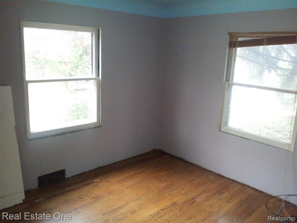 10333 Wayne Road Livonia, MI 48150 - Photo 13 of 24 Dining Room