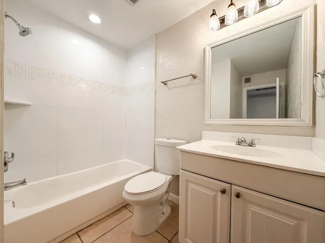 $2,625 | 1827 North Congress Avenue, West Palm Beach, FL 33401