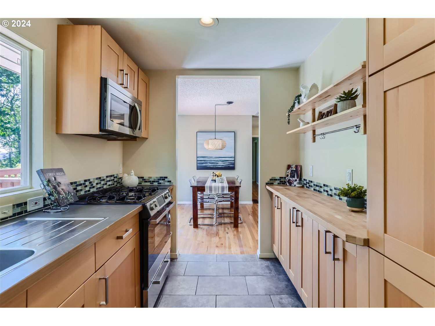 6324 Southwest Radcliff Street Portland, OR 97219 - Photo 8 of 21 Gallery Image 8