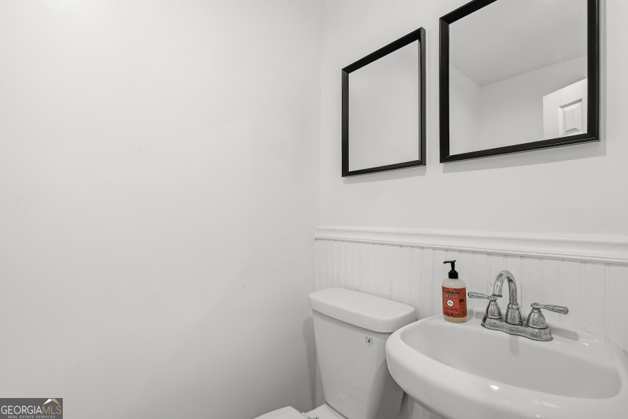 168 Pierce Street Jesup, GA 31545 - Photo 15 of 30 a bathroom with a toilet sink and mirror