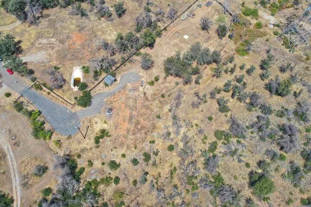 a view of a yard with green space