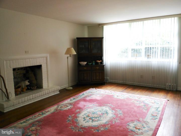 209 Maple Avenue Wyncote, PA 19095 - Photo 4 of 17