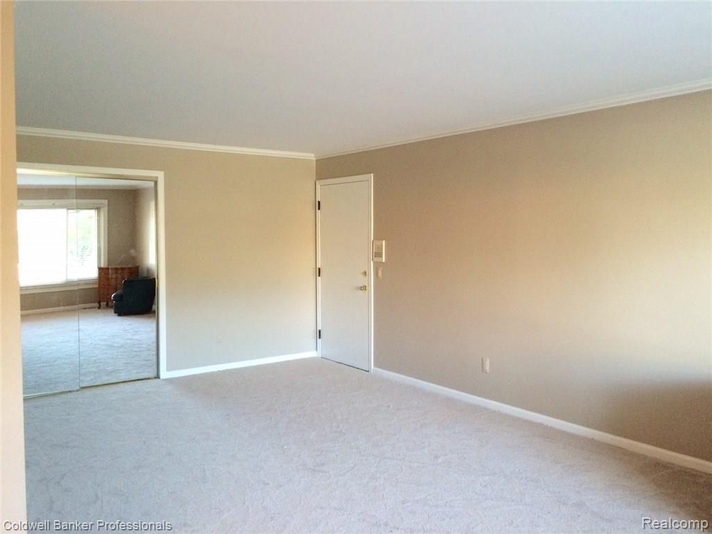 868 North Adams Road, Unit 37 Birmingham, MI 48009 - Photo 3 of 23 Living room w entry.jpg
