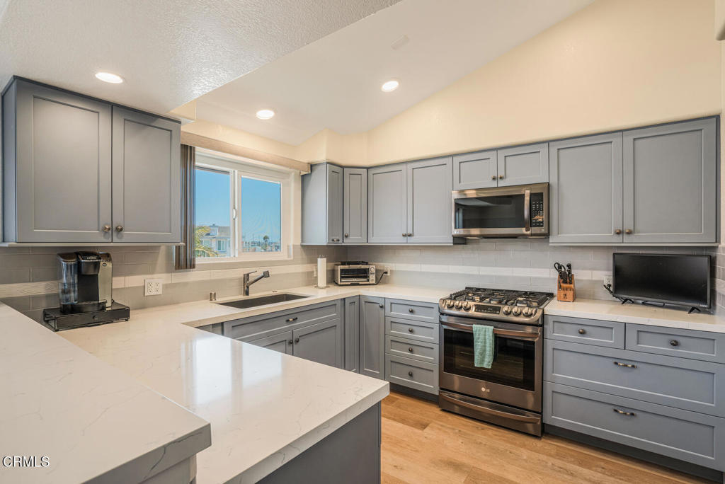 1130 Mandalay Beach Road Oxnard, CA 93035 - Photo 15 of 36