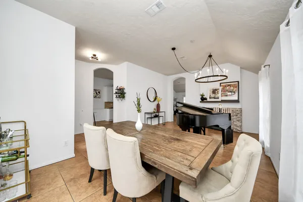 $3,000 | 7719 Malac Road, Spring, TX 77389