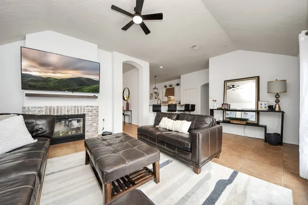 $3,000 | 7719 Malac Road, Spring, TX 77389