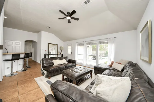 $3,000 | 7719 Malac Road, Spring, TX 77389