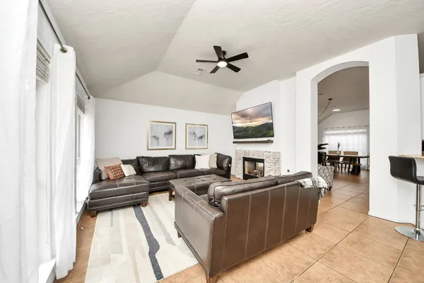 $3,000 | 7719 Malac Road, Spring, TX 77389