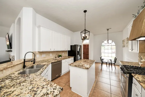 $3,000 | 7719 Malac Road, Spring, TX 77389