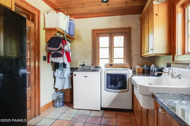 $950,000 | 702 Rue Dauphine, Eunice, LA 70535