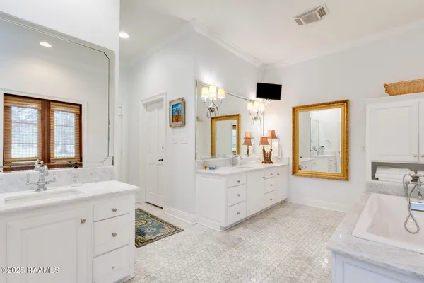 $889,000 | 702 Rue Dauphine, Eunice, LA 70535